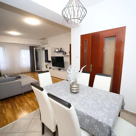 Iva Lux Stan Na Dan Apartamento *