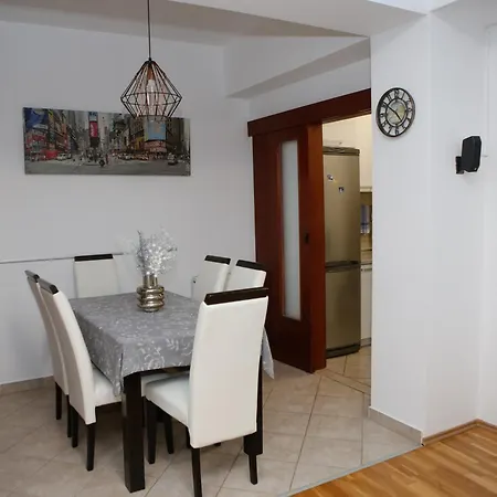 Apartment Iva Lux Stan Na Dan
