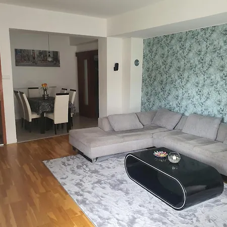 Iva Lux Stan Na Dan شقة *